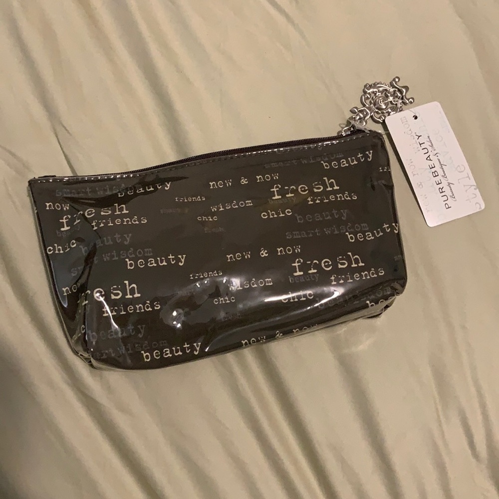 DONATED❗️ Beauty Bag🌸Free w/purchase just add to your bundle!